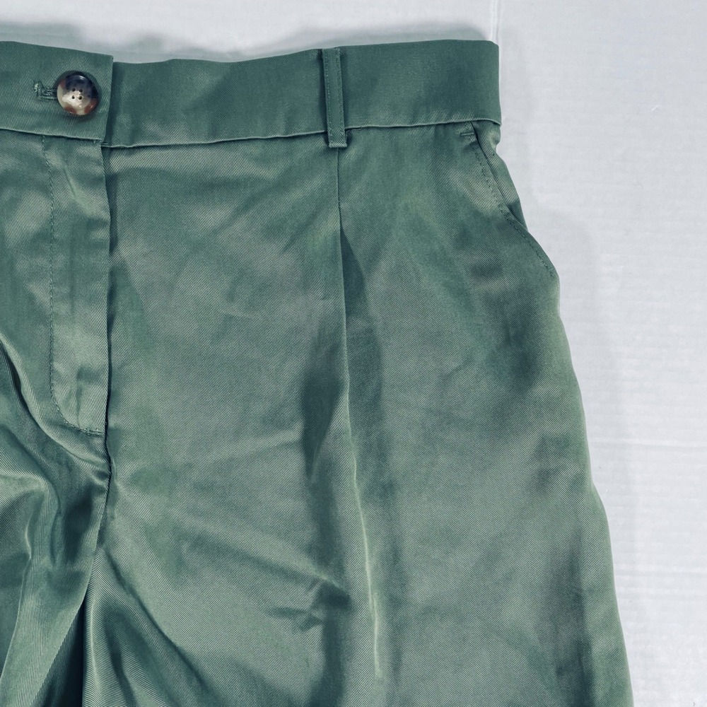 LOFT Womens Pleated Pull On Shorts Olive Green Lyocell Size 14 Elastic Waist - Picture 3 of 8
